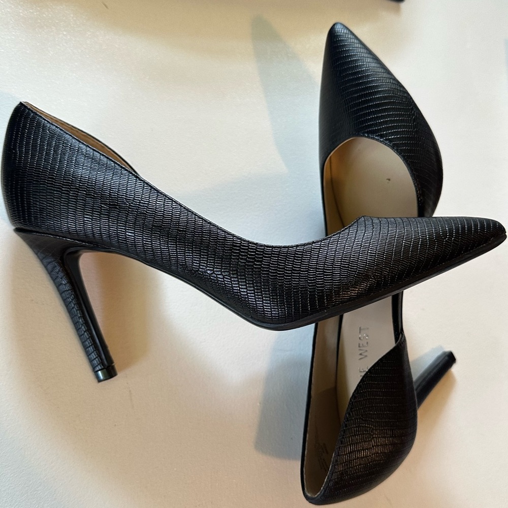7.5 Nine West pump